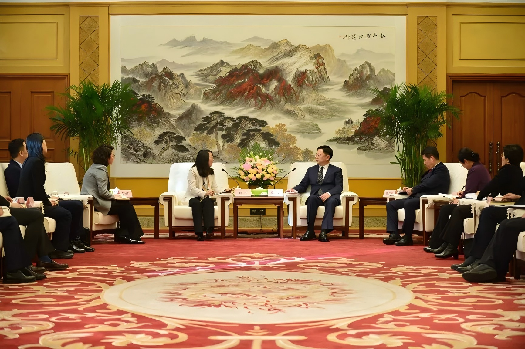 Shan Yi, Vice Governor of Liaoning Province Meets with the Delegation Led by Liu Ling, Executive Vice President and Chief Region Leader of Koninklijke Philips N.V. in Greater China